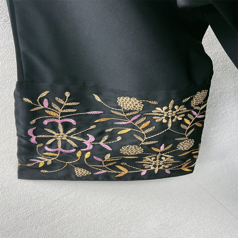 Elaha Abaya mit Stickerei