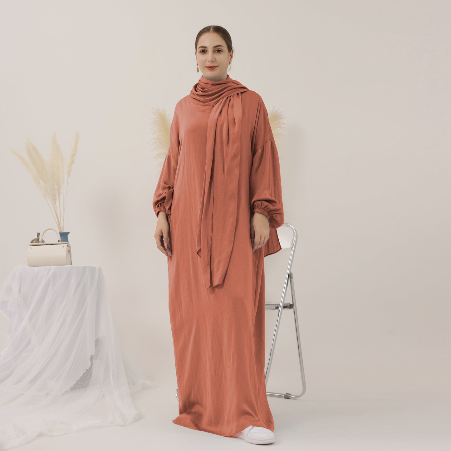 Abaya-Kleid mit Kopftuch