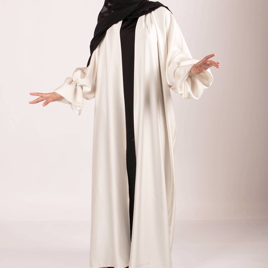 Satin Abaya mit Puff-Ärmel