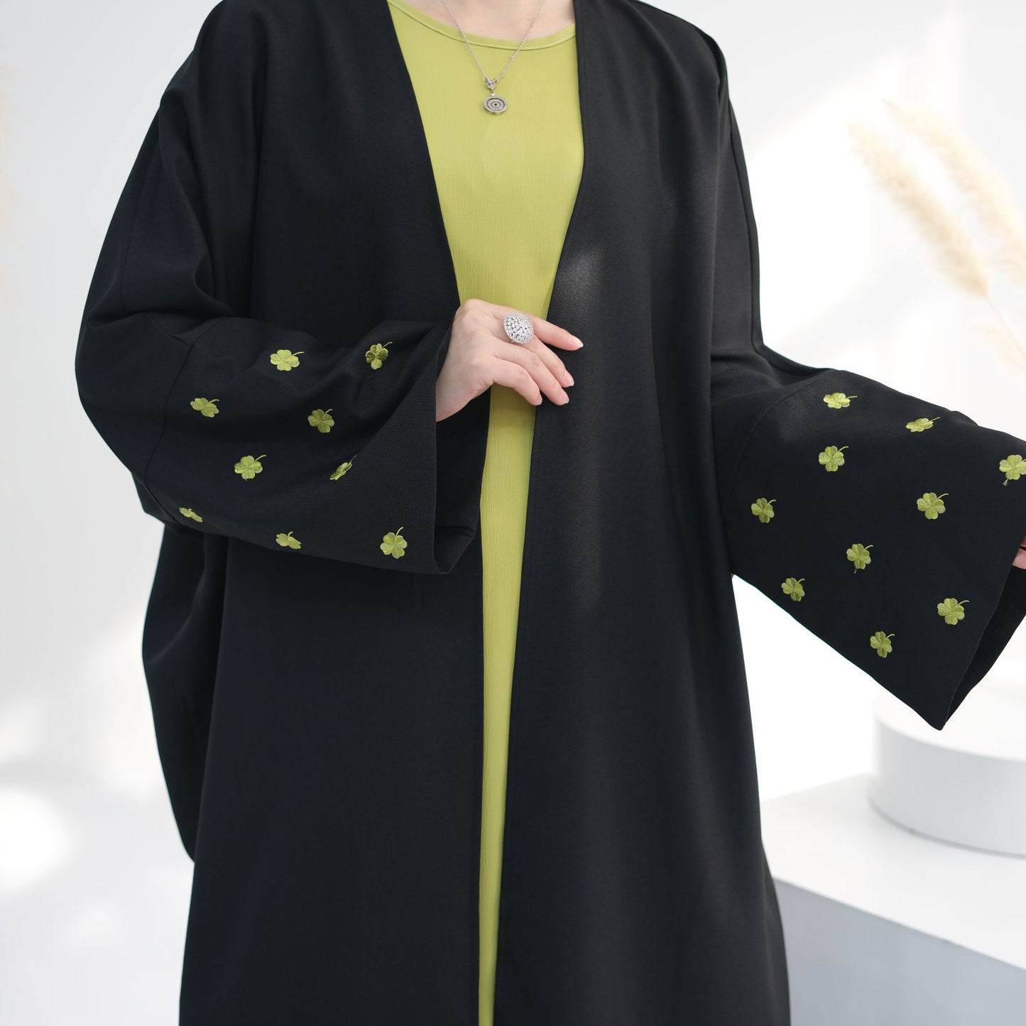 Dubai Kleeblatt Abaya