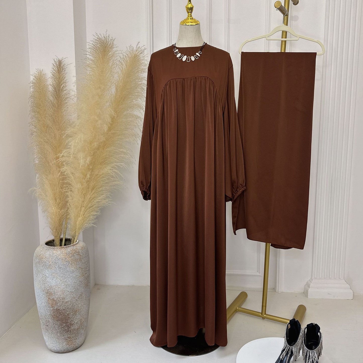 Oversize Kleid mit Hijab