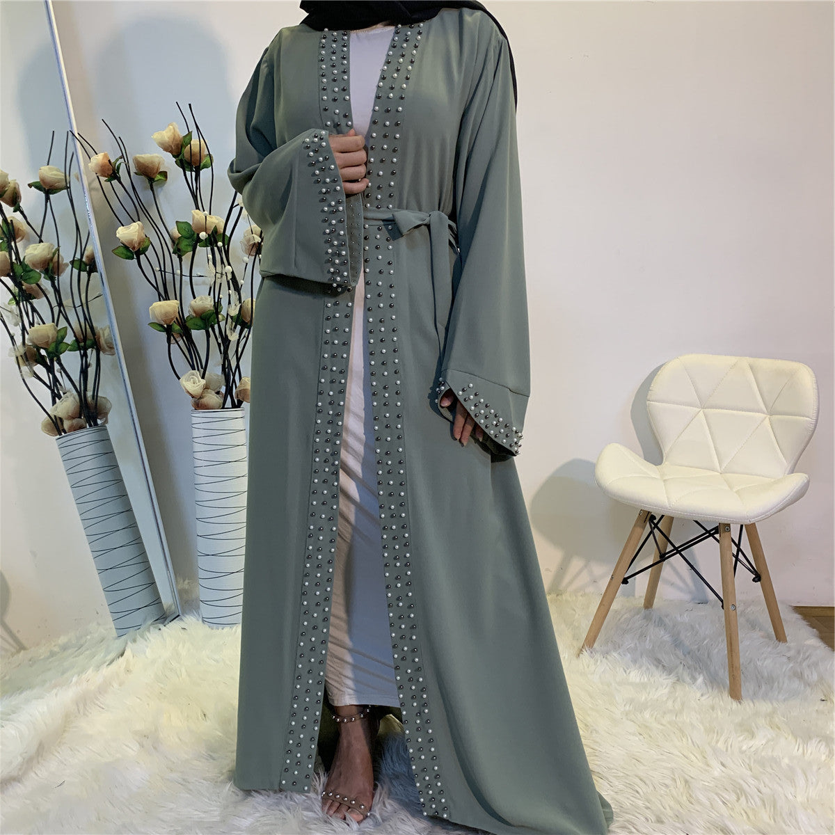 Abaya mit Perlenstickerei