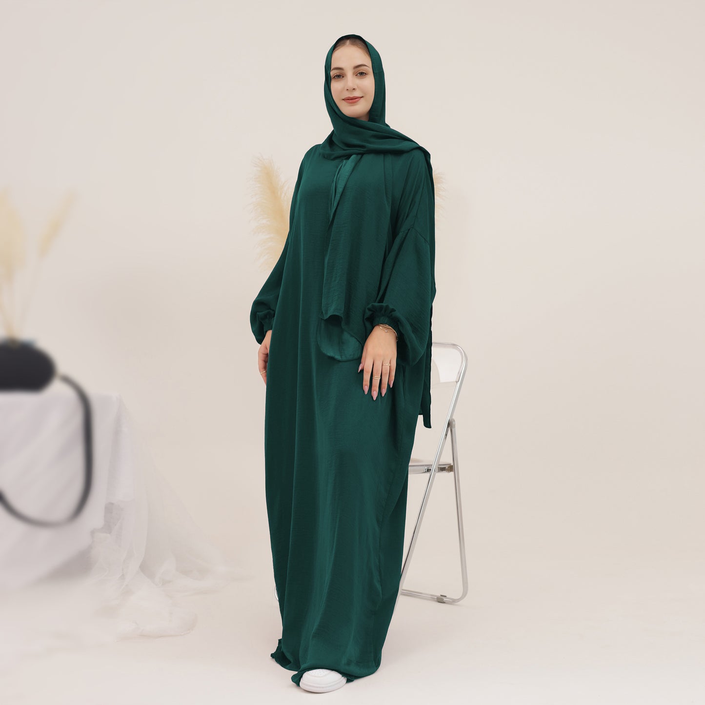 Abaya-Kleid mit Kopftuch