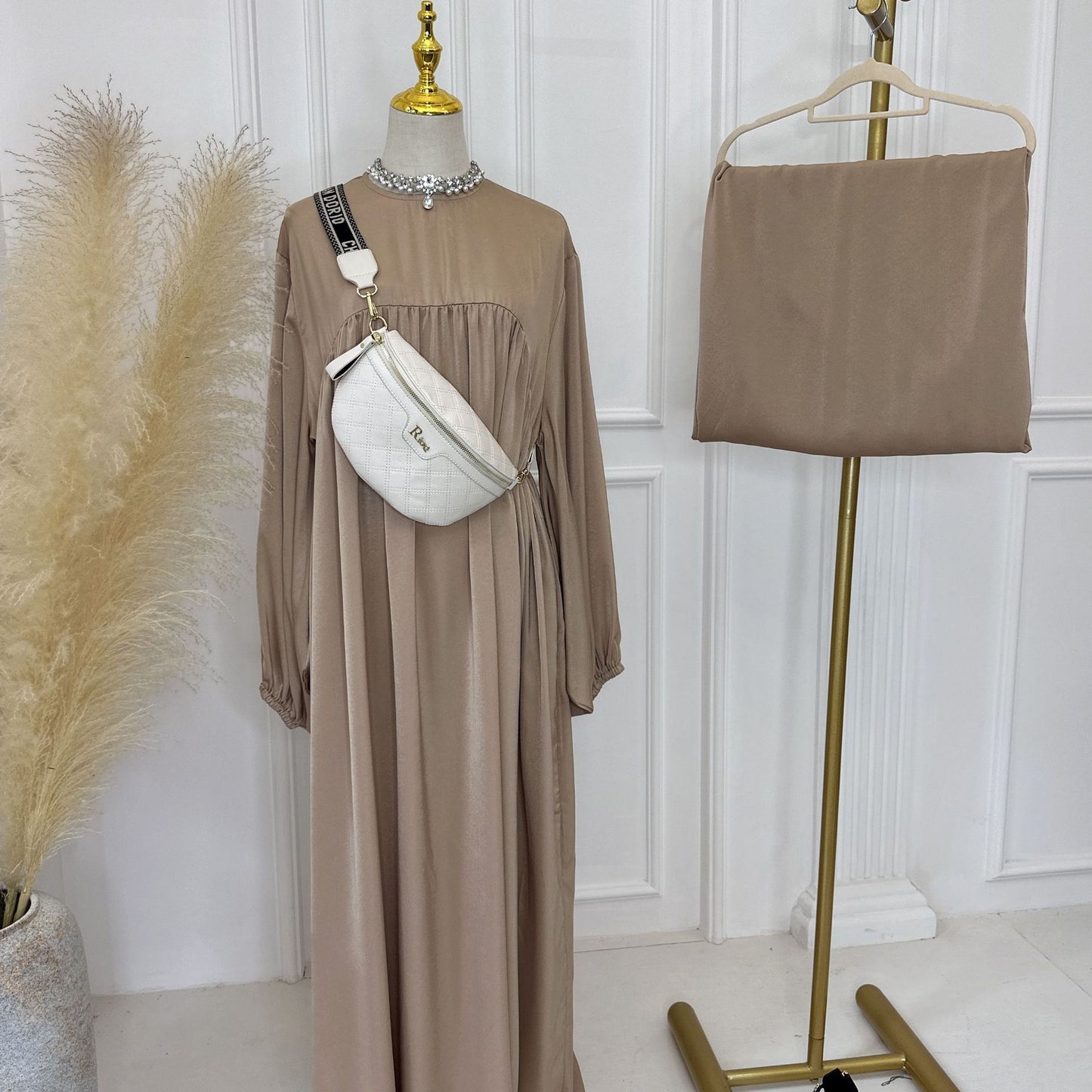 Oversize Kleid mit Hijab