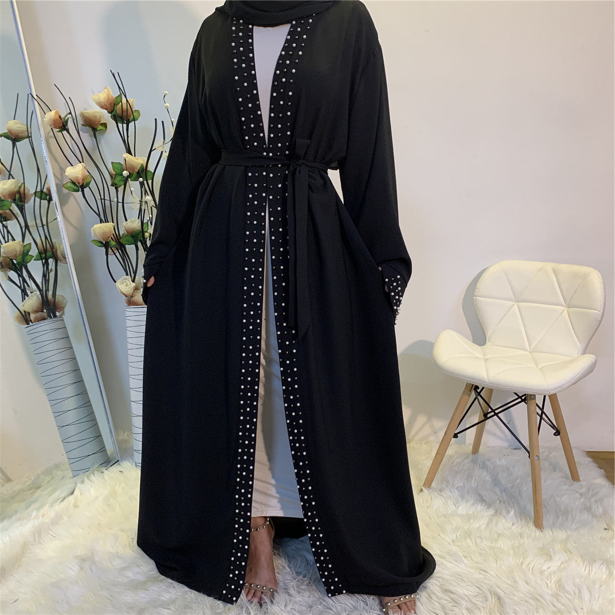 Abaya mit Perlenstickerei