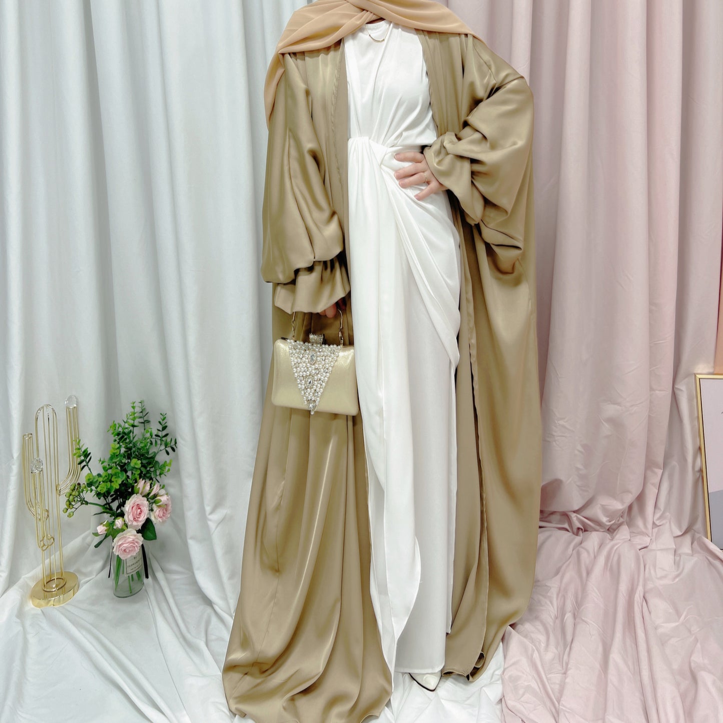 Satin Abaya mit Puff-Ärmel